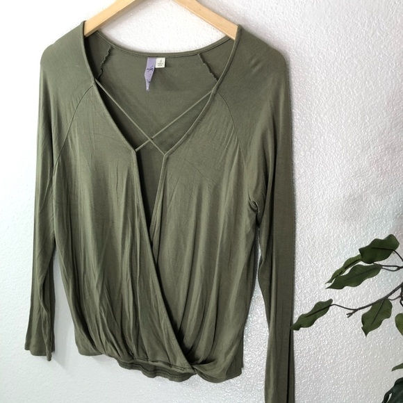Francescas Green Cross Front Top - Picture 2 of 6